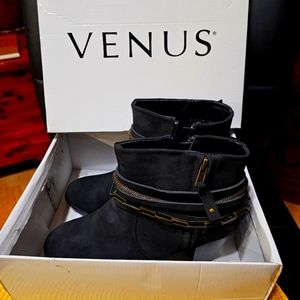 NWT Venus ankle high black boot, Women's size 9.